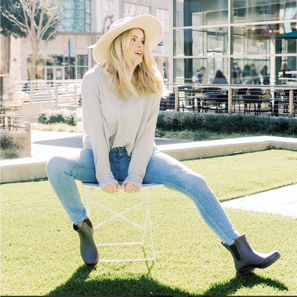 🆕 ☔️ Roma rain boots ~ Chelsea style rain boots - Picture 4 of 7